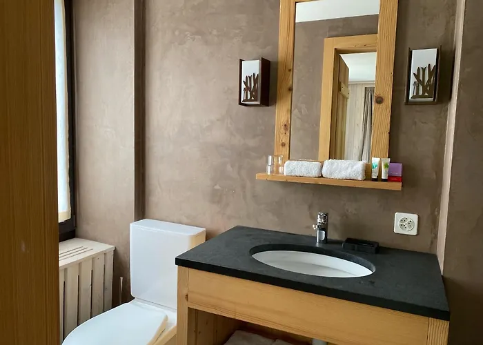 Sanetsch Szálloda *